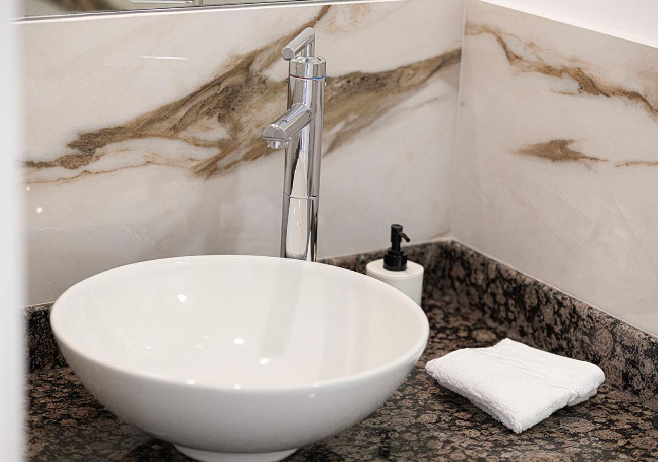 Luxury Beachfront 2Bd Apt, Shams, Jbr ดูไบ ภายนอก รูปภาพ